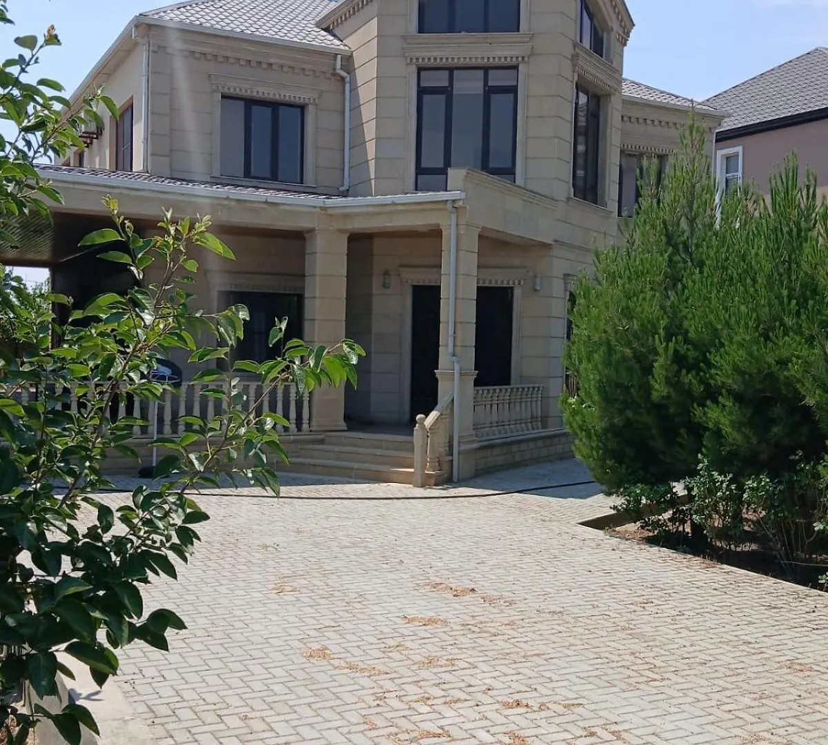 Spacious 4-Bed Country Getaway Home Baku