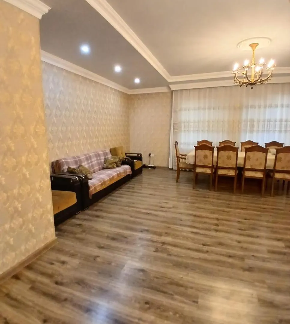 Spacious 4-Bed Country Getaway Home バクー